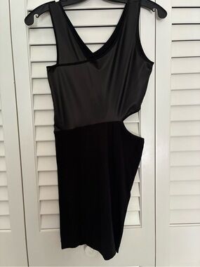 Bebe Black Cutout Bodycon V-Neck Sleeveless Mini Dress